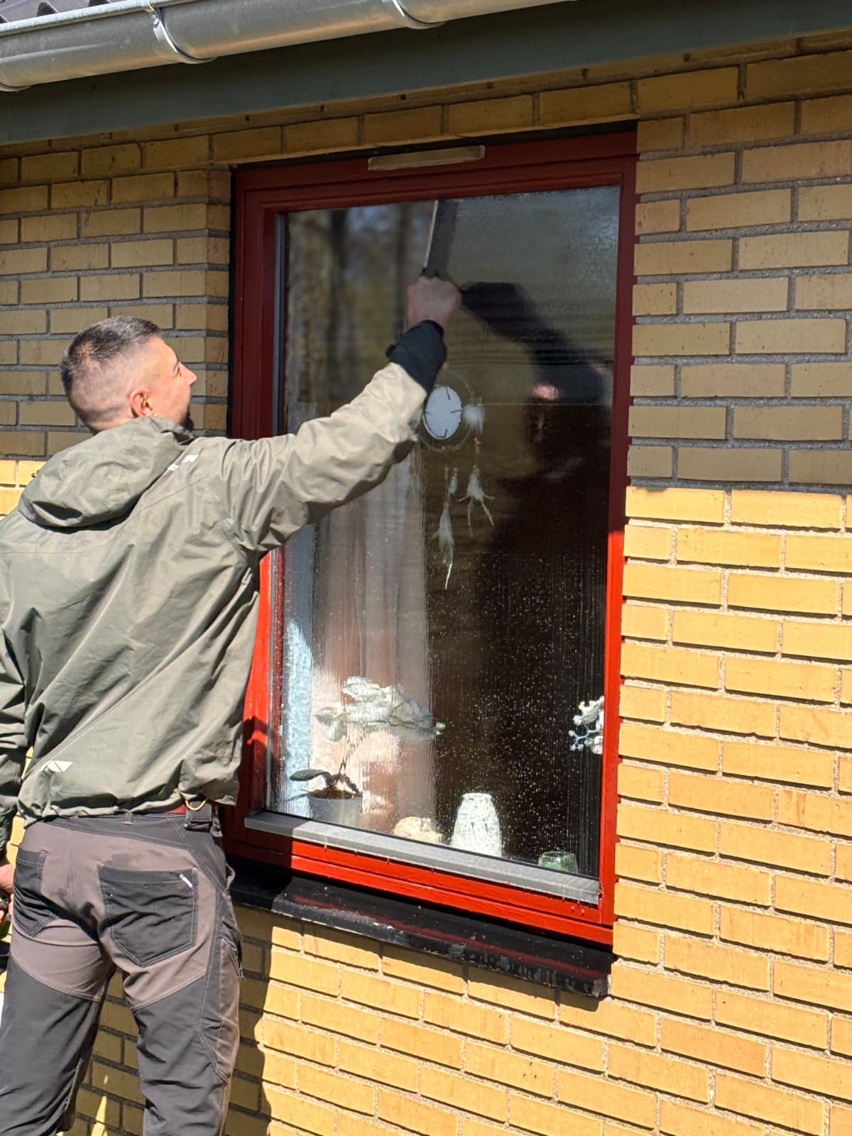 Kan du pudse vinduer uden spand? 5 metoder til skinnende rene vinduer