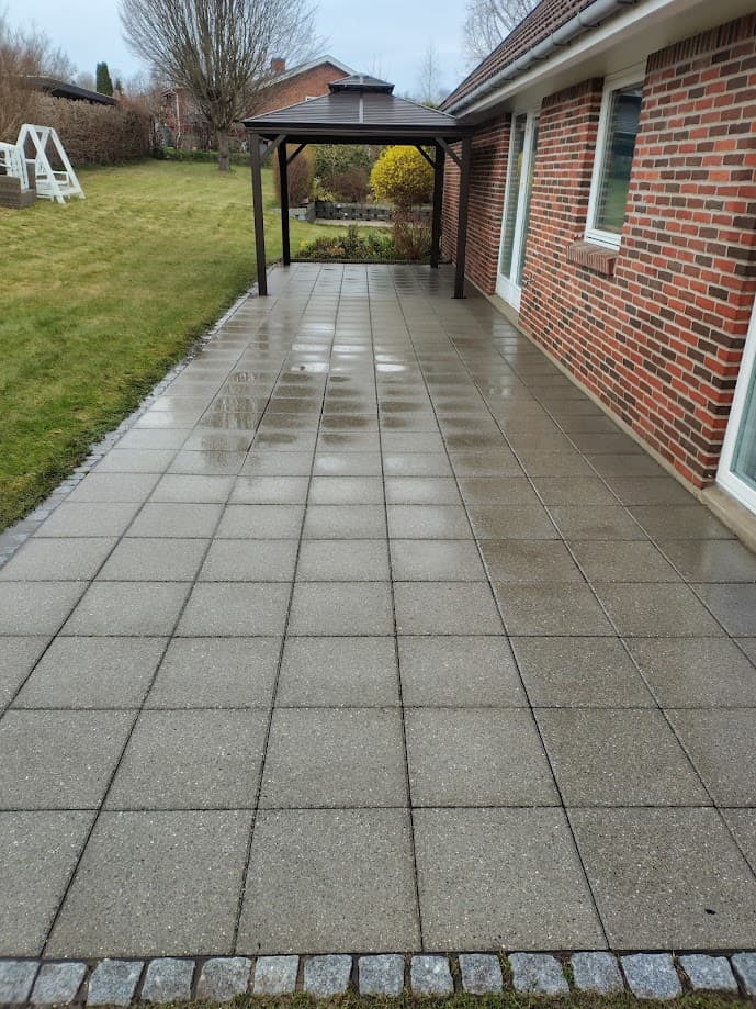 Betonfliser efter professionel fliserens – Radorens Sjælland